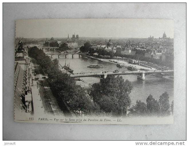 PARIS - Vue Sur La Seine Prise Du Pavillon De Flore - The River Seine And Its Banks