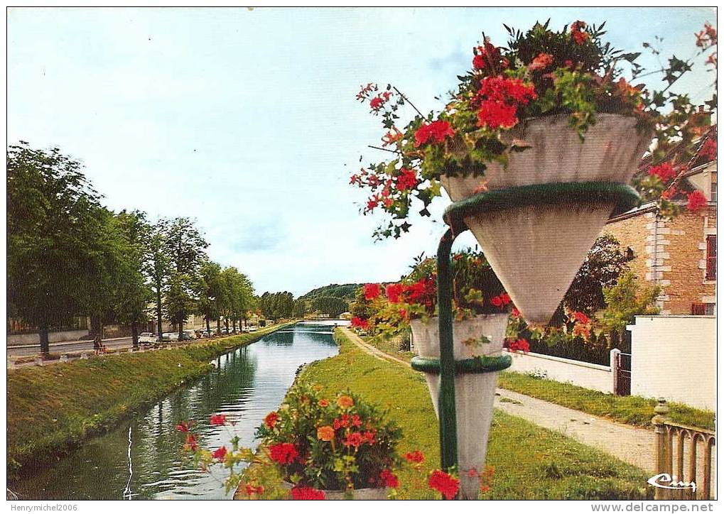 Montbard ( Cote D'or) Le Canal Fleuri De Bourgogne , Photo Cim - Montbard