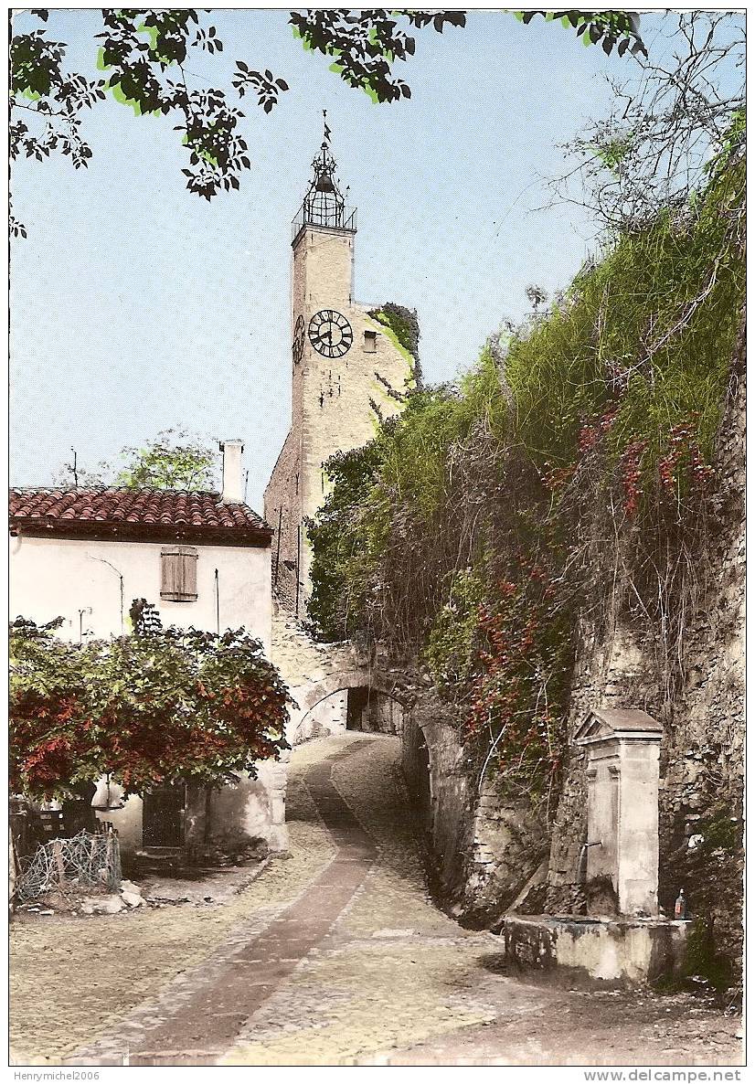 Vaison La Romaine ( Vaucluse) Le Beffroi Et Fontaine - Vaison La Romaine