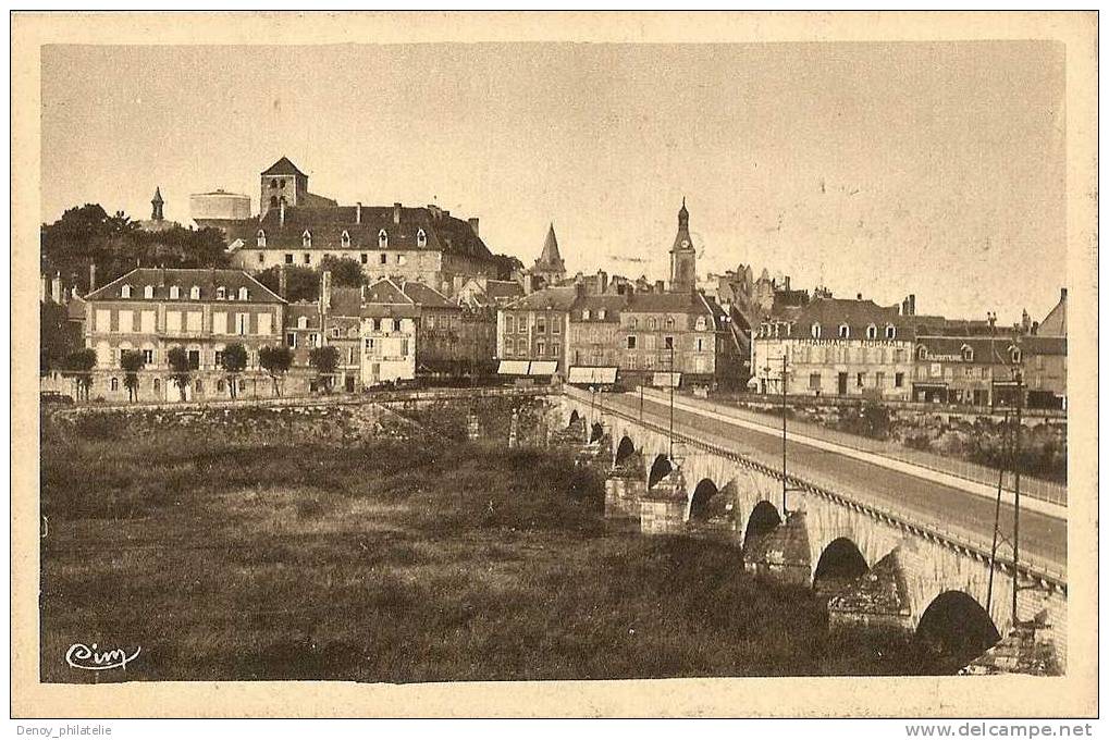 58/ DECIZE / ENTREE DE LA VILLE COTE NORD EST ET LE PONT SUR LE BRAS ENSABLE DE LA VIEILLE LOIRE - Decize