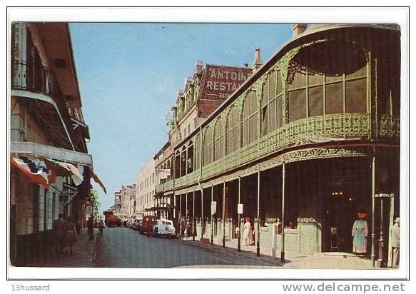Carte Postale Ancienne New Orleans - Typical Street Scène In The French Quarter. Antoine's Restaurant - New Orleans