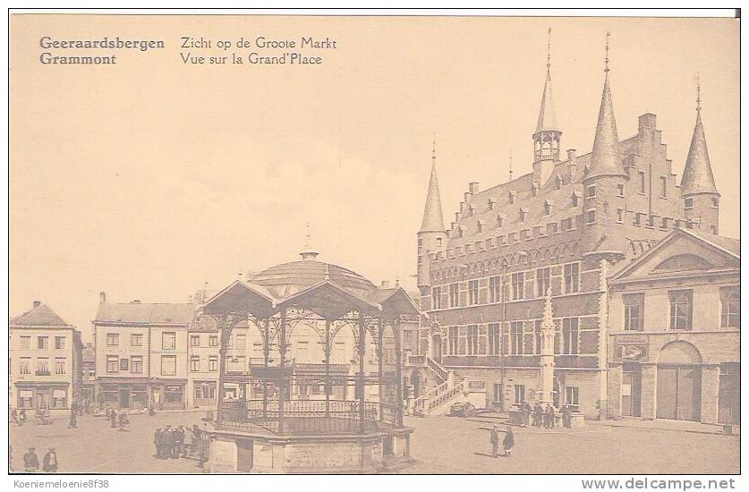 GEERAARDSBERGEN - ZICHT OP DE GROOTE MARKT - Geraardsbergen