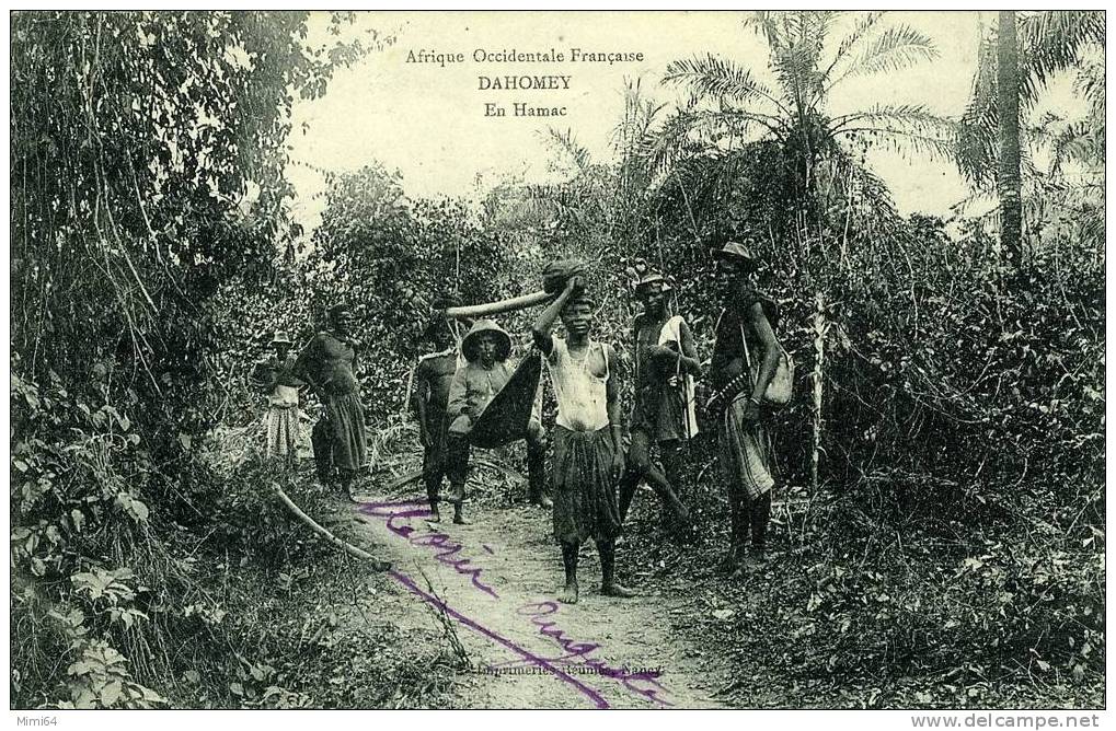 DAHOMEY . COTONOU. EN HAMAC .  (cette Carte Etait Collée Dans Un Album Voir Scan Verso) - Dahomey