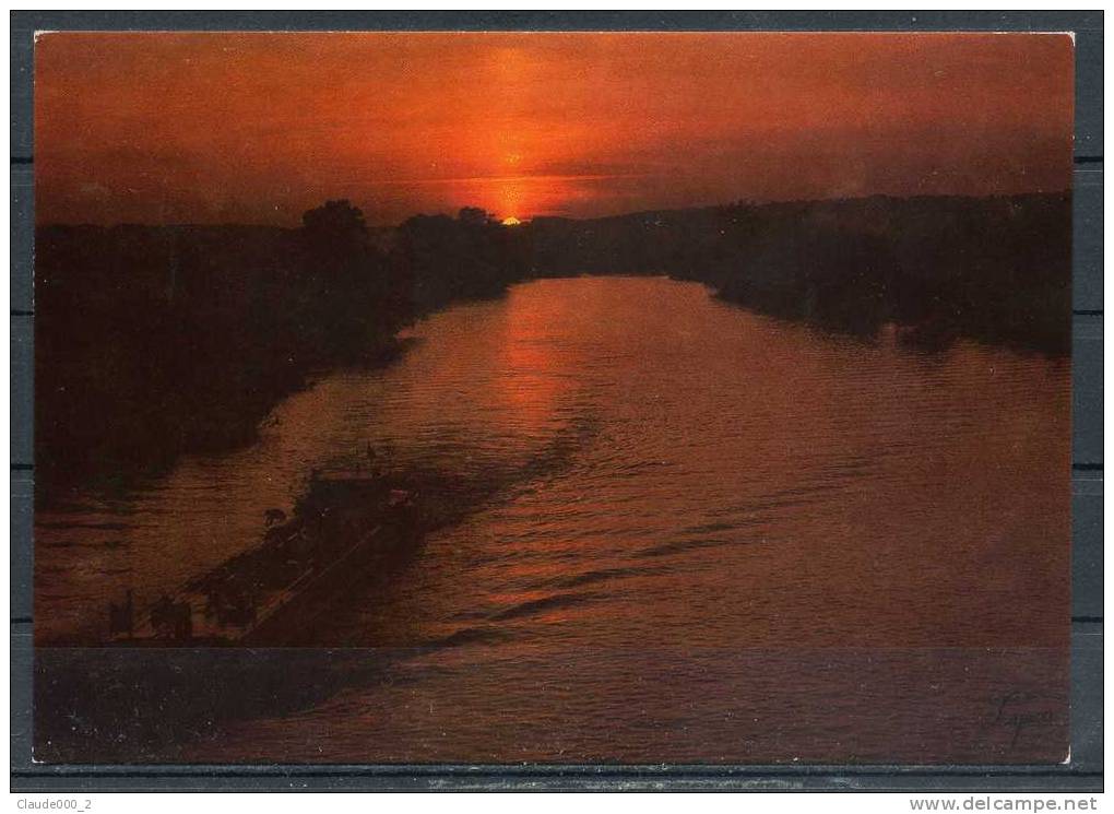 PENICHE SUR LA SEINE DANS LE SOLEIL COUCHANT . Voir Recto - Verso  (J513) - Houseboats