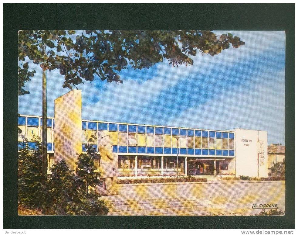 CPSM - Hagondange ( Moselle 57) - Monument Aux Morts Et Hôtel De Ville ( Mairie La Cigogne ) - Hagondange