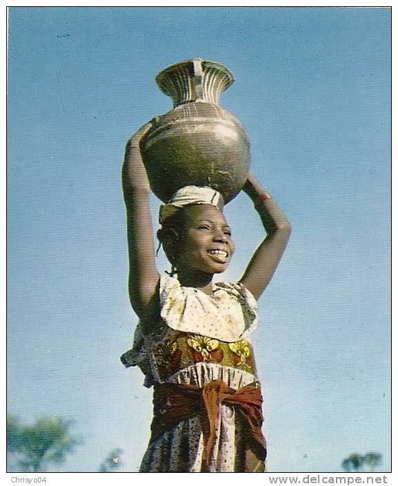 10fav   AFRIQUE PETITE CARTE DE VOEUX FILLETTE PORTEUSE D'EAU - Non Classés