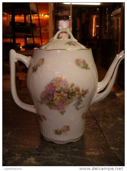 Ancienne Cafetière / Théière En Porcelaine Fine. Limoge ? Vierzon ? Vieux Paris ? Motif Floral 19eme Siècle - Limoges (FRA)