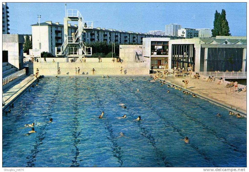 94-VILLEJUIF....LA PISCINE.....CPM ANIMEE - Villejuif