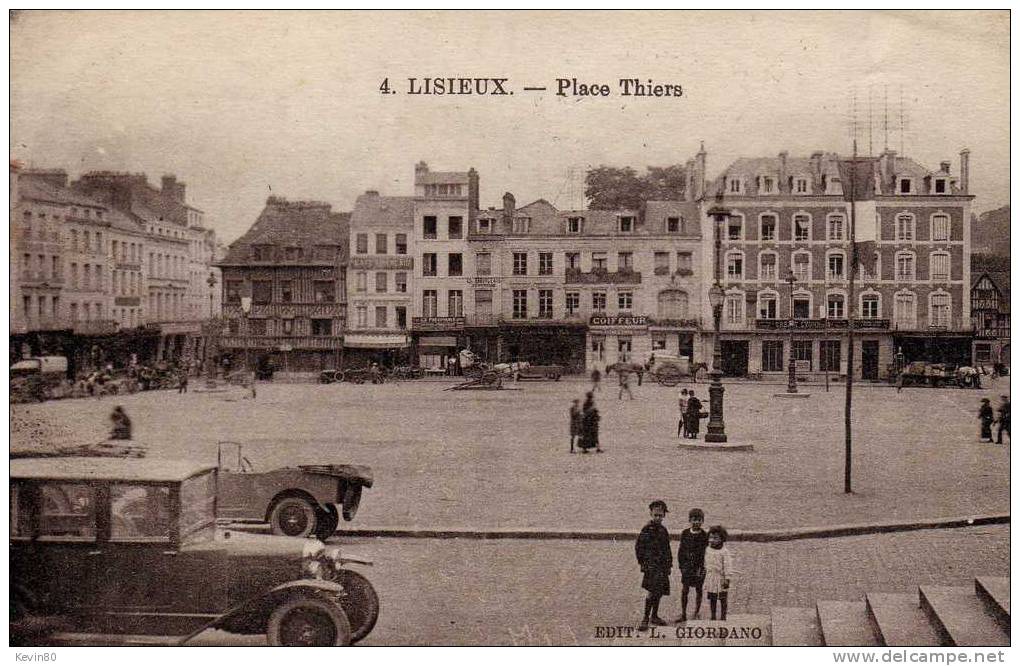 14 LISIEUX Place Thiers Cpa Animée - Lisieux