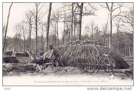 Hautmont - Fabrication Du Charbon De Bois Dans La Foret - Preparation D' Une Meule   (10580) - Artigianato