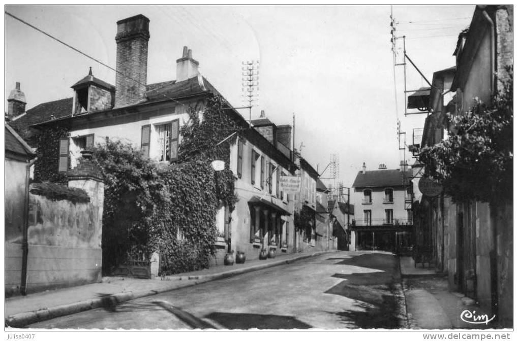 SAINT SATUR (18) Rue Du Commerce Devanture Hotel Du Laurier - Saint-Satur