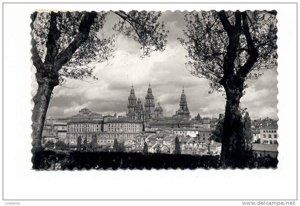 OLD FOREIGN 3851 - ESPAÑA - SANTIAGO DE COMPOSTELA - VISTA PARCIAL DESDE EL PASSEO DE LA HERRADURA - Santiago De Compostela