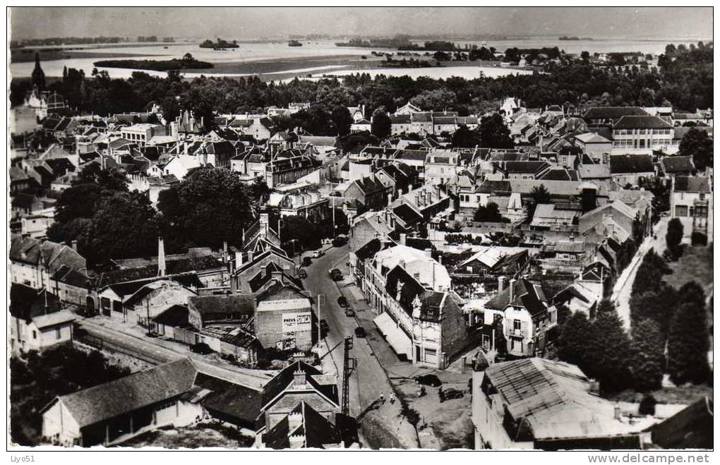 En Avion Au Dessus De Ham   Somme  1958  Rue De Noyon    Cp :n&b - Dentelée - PF - - Ham