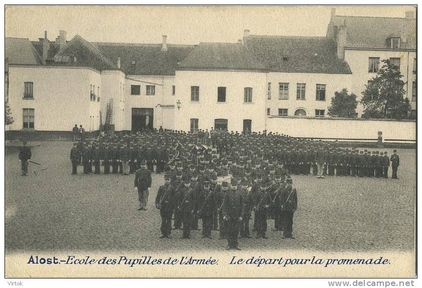 Aalst :  Ecoles Des  Pupilles  De L´armée : Le Départ Pour La Promenade - Aalst