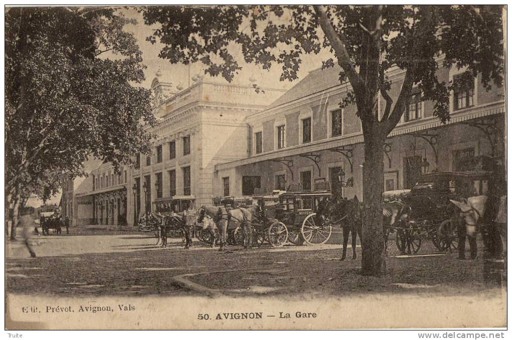 AVIGNON LA GARE SUPERBE ANIMATION - Avignon