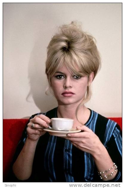 E-10zc/Bb 76^^   Actress  Brigitte Bardot , ( Postal Stationery , Articles Postaux ) - Actors