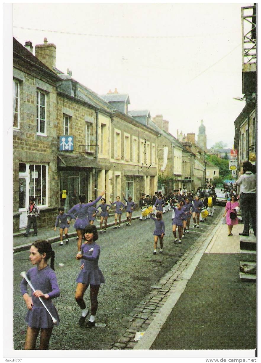 PUTANGES 61 Orne Majorettes Et Fanfare 1988 Editions Fromentin Véritable Photo - Putanges