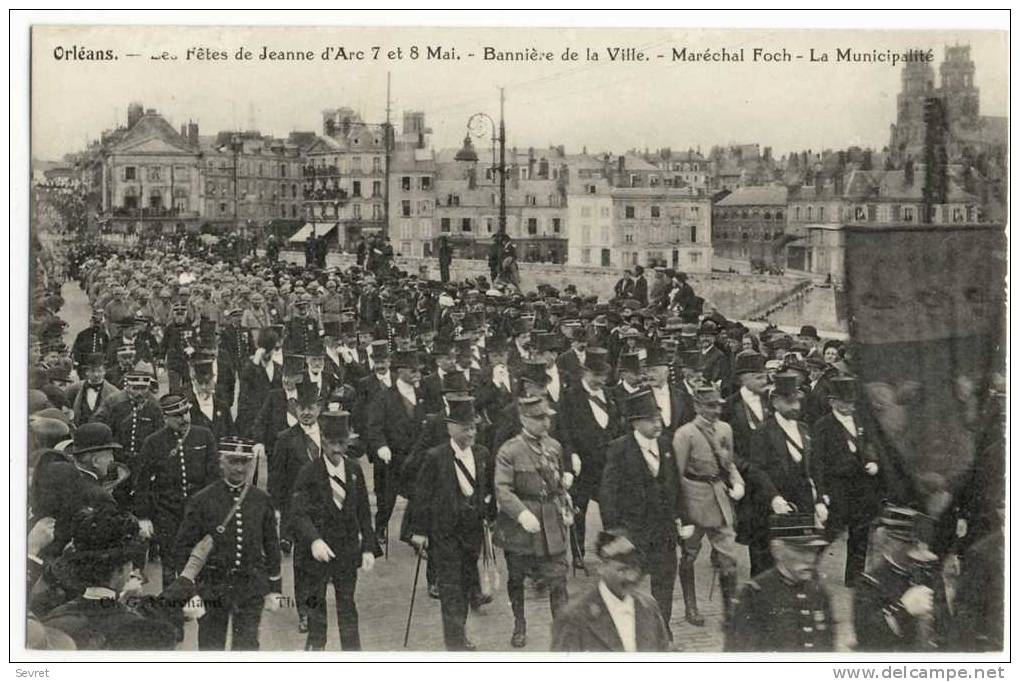 ORLEANS -  Fêtes De Jeanne D´Arc. 7 Et 8 Mai. Bannière De La Ville.  Le Maréchal Foch. La Municipalité. - Orleans