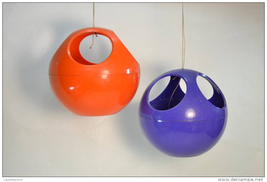 2 Suspensions Boule En Plastique Orange Et Bleu, Deco Design Années 1960 - 1970. W-E-V 56 WUPPERTAL 22  POSTFACH 244 - Andere & Zonder Classificatie