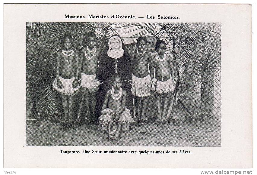 OCEANIE / ILES SALOMON / TANGARARE / Une Soeur Missionnaire Avec Quelques-unes De Ses élèves / Animation - Isole Salomon