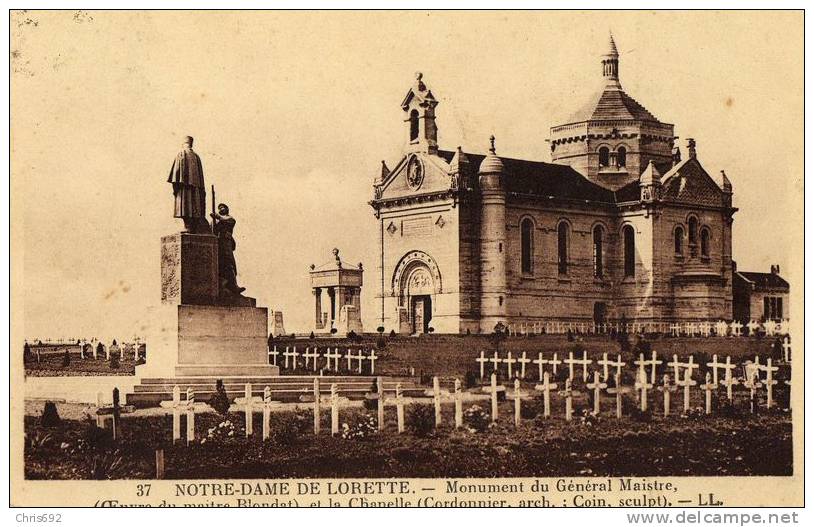 Notre-Dame-De-Lorette La Chapelle Et Le Cimetière - Tombe Croix - Monument Du Général Maistre - Other & Unclassified