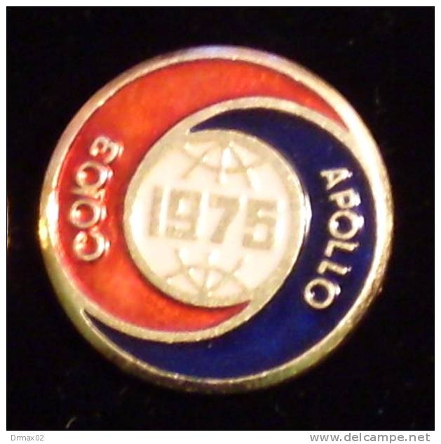 COSMOS - Space  Russian Rockets SOJUZ &  APOLLO 1975 - Rakete Raket Fusée USSR Soviet Union (badge-pin) SOYUZ  SOYUZ - Space