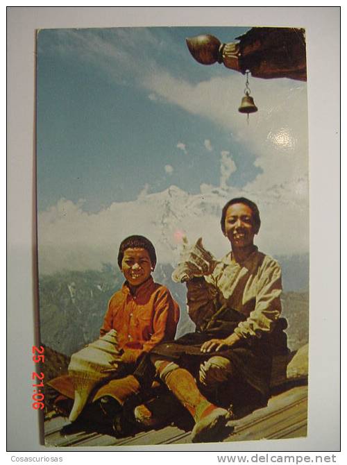 372 NEPAL  SHERPA BOYS AT THYANGOOCHE MONASTERY EVEREST    POSTCARD   YEARS  1960  OTHERS IN MY STORE - Népal