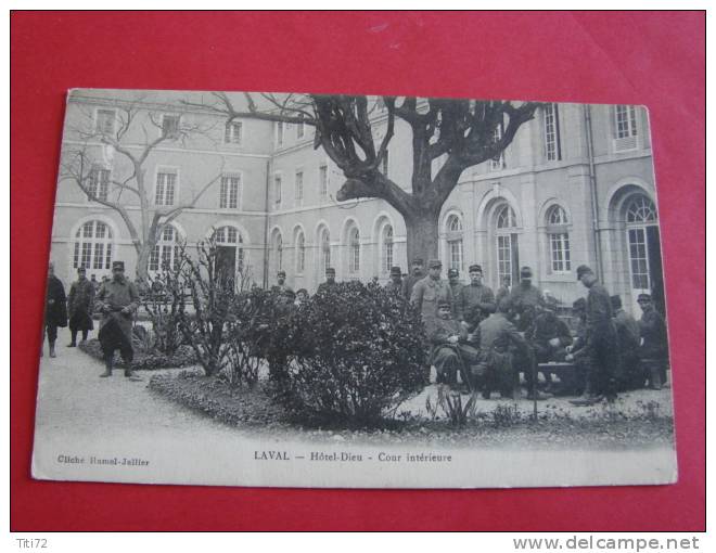 53 LAVAL Hotel Dieu Cour Interieur Hopital Militaire.. NON Circulée.. Edit Hamel Jallier Mayenne Guerre Militaria Ww1 - Laval