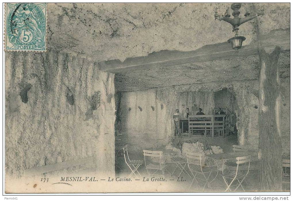 Le Casino - La Grotte - Mesnil-Val