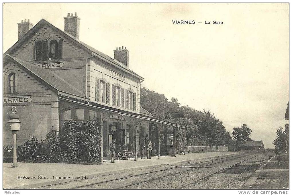 VIARMES  LA GARE VERS 1900 - Viarmes