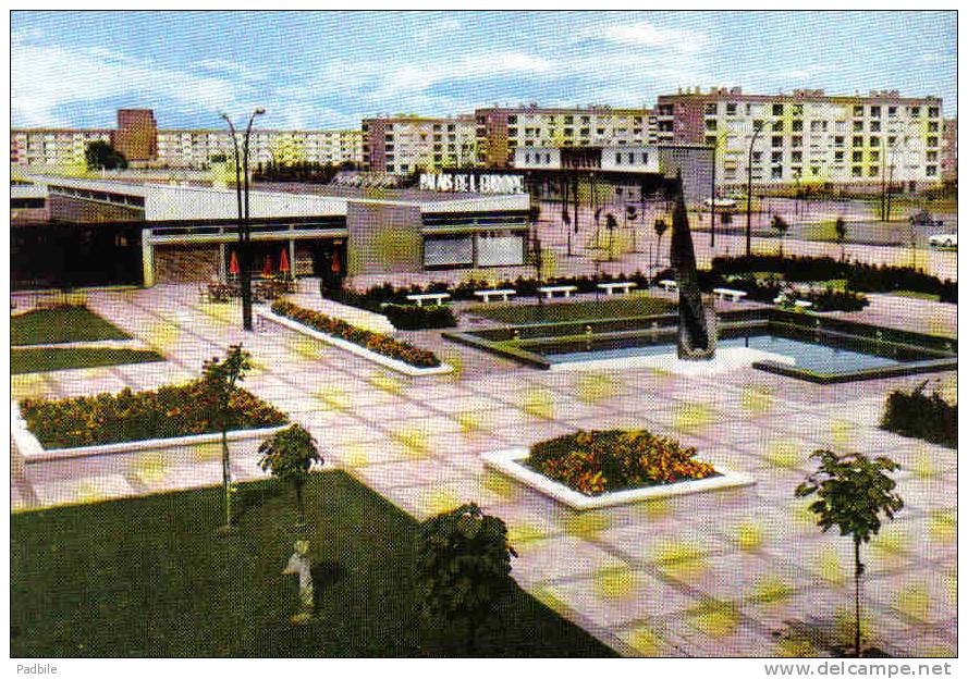 Carte Postale  59. Grande-Synthe Prés De  Dunkerque Palais De L´Europe Et Quartier De L'Albecq   Trés Beau Plan - Grande Synthe