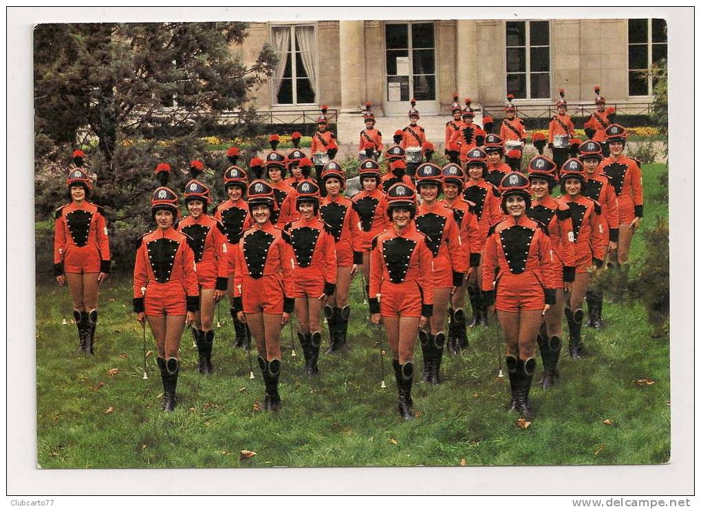 Saint-Ouen (93) : Les Majorettes De Paris Environ 1970 (animée). - Saint Ouen