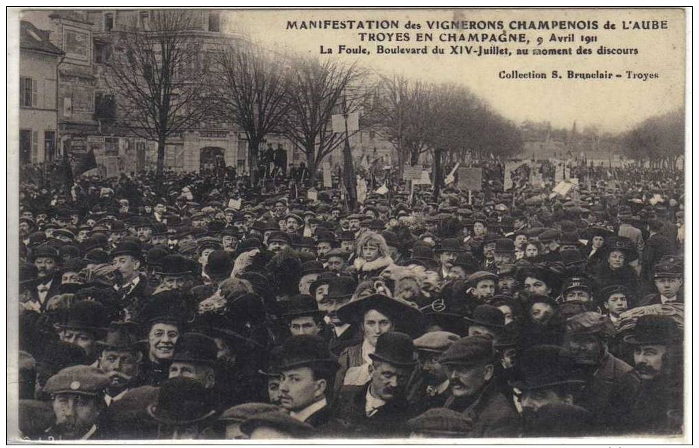 10,TROYES, Manifestation Des Vignerons Champenois De L'Aube,9 Avril 1911, La Foule Bd Du 14 Juillet Au Moment Des Discou - Troyes