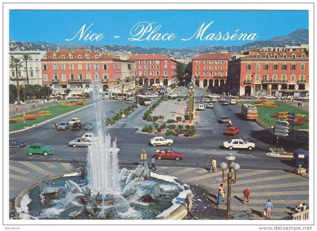 2 CPM - NICE (06) La Place MASSENA - Fontaine Du Soleil - Très Animée, Nombreuses Voitures) - Places, Squares