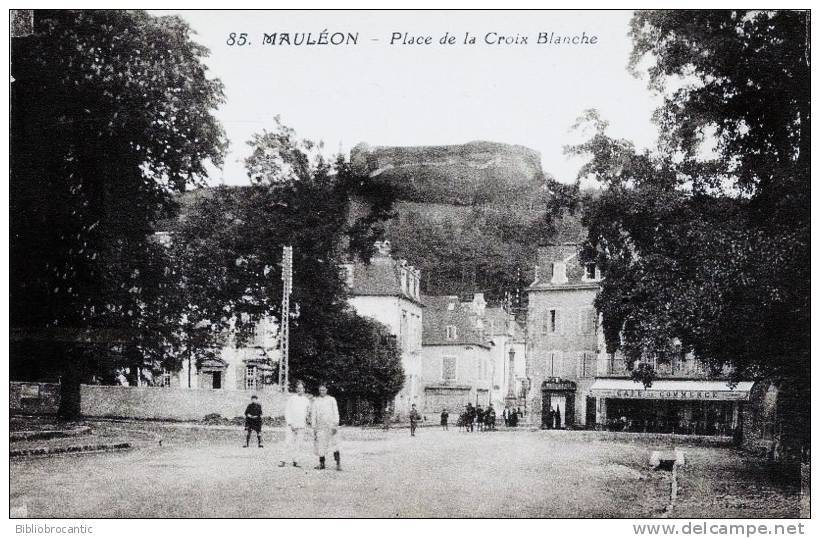 D64 - MAULEON LICHARRE - VUE ANIMEE DE LA PLACE DE LA CROIX BLANCHE + CAFE DU COMMERCE - Mauleon Licharre