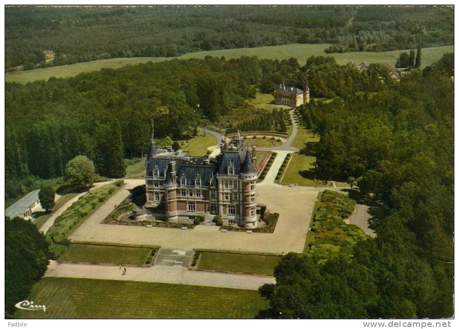 Carte Postale 18 - Vouzeron - Le Chateau, Maison De Repos "Amboise Croizat" Vue D'avion Trés Beau Plan - Vouzeron