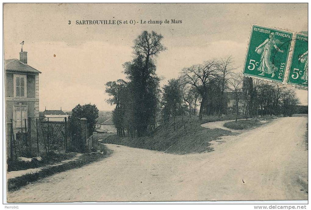 SARTROUVILLE - Le Champ De Mars - Sartrouville