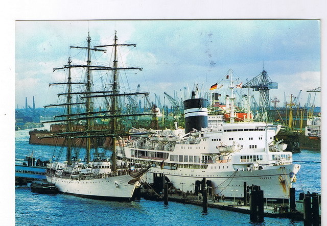 Hamburg Ms Uganda  Segelschulschiff Libertad - Harburg