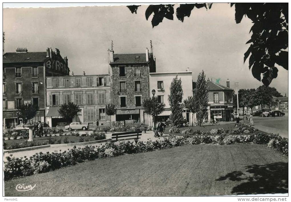 SEVRAN - Place Gaston Bussière - Sevran
