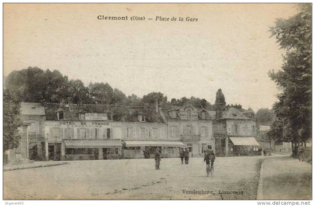 CPA CLERMONT (Oise) - Place De La Gare - Clermont