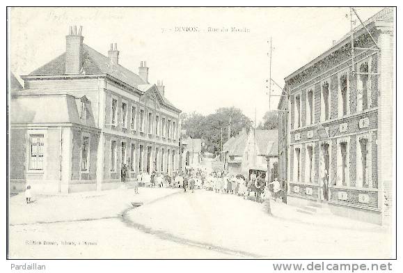 62.  DIVION.  RUE DU MOULIN.  GROSSE ANIMATION. ATTELAGE. POSTE ET MAIRIE. - Divion