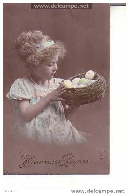 Joyeuses Pâques : Fillette Présentant Un Panier D´oeufs , Colorisée - Pâques