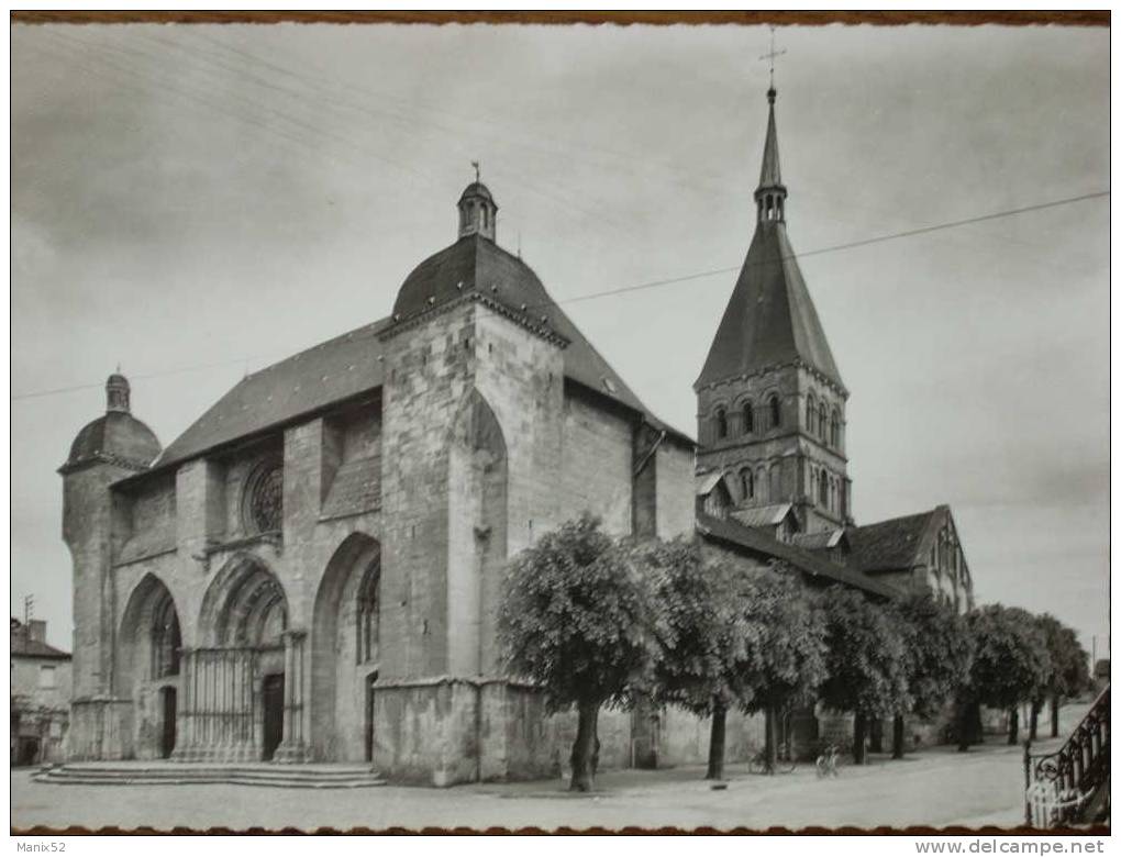52 - WASSY - Eglise Abbatiale Notre-Dame. (CPSM) - Wassy