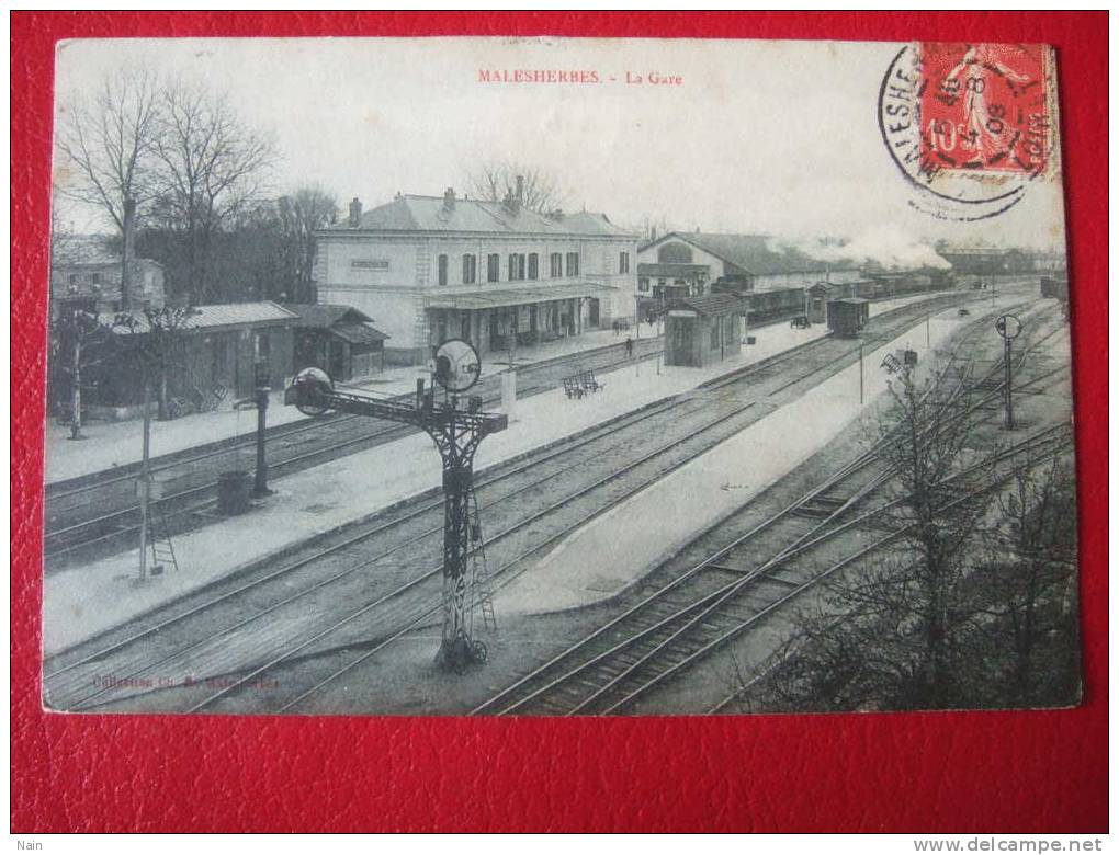 45 - MALESHERBES - LA GARE  - DEPART D' UN TRAIN.... - Malesherbes