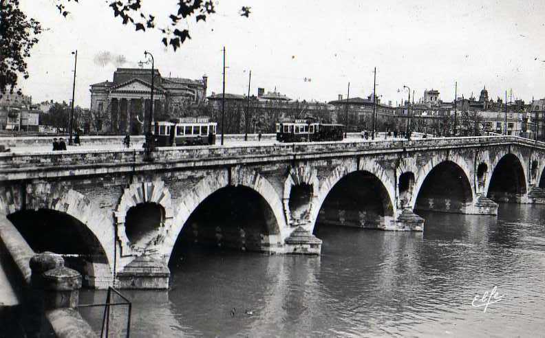 TOULOUSE Le Pont Neuf  Tramways - Toulouse