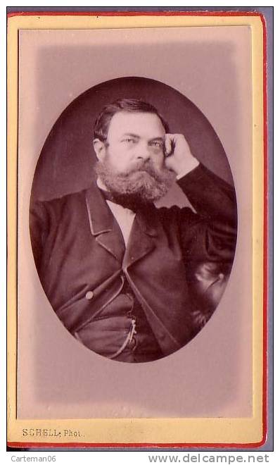 Photo - Homme à Barbe - Photographe Schell Rue De Lille Marcq En Baroeul - Unclassified