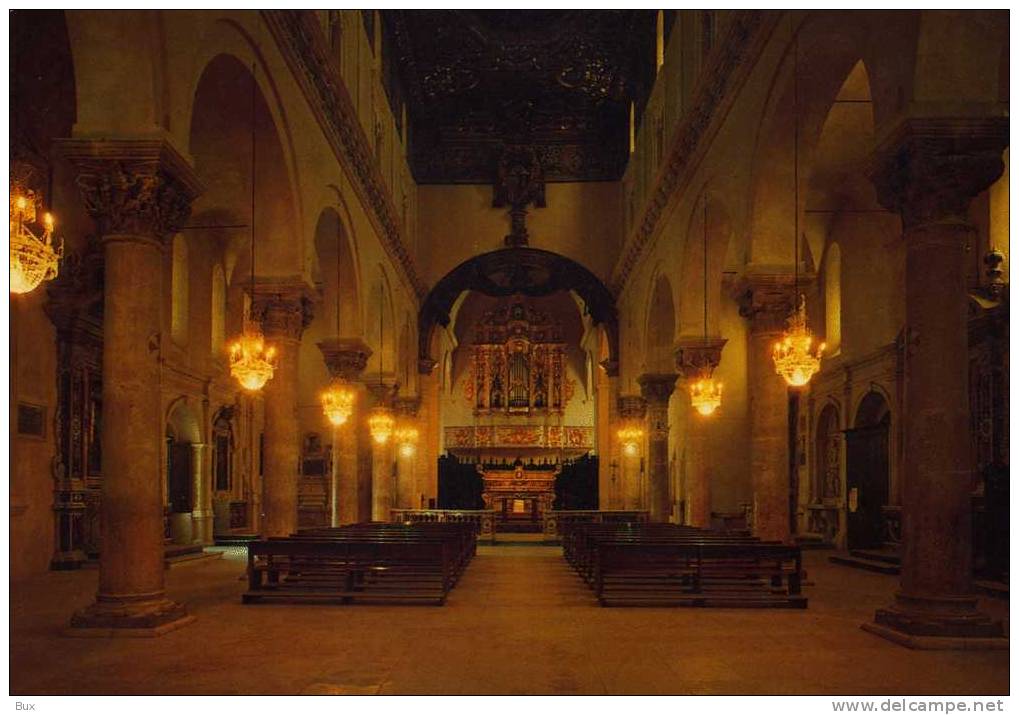 GRAVINA  CATTEDRALE   BARI PUGLIA  NON   VIAGGIATA  COME DA FOTO - Bari