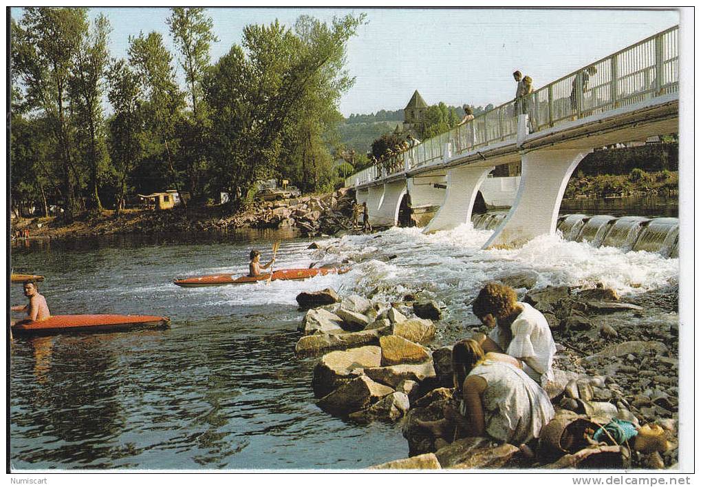 Beaulieu-sur-dordogne...animée...passerelle Sur La Dordogne... - Other & Unclassified