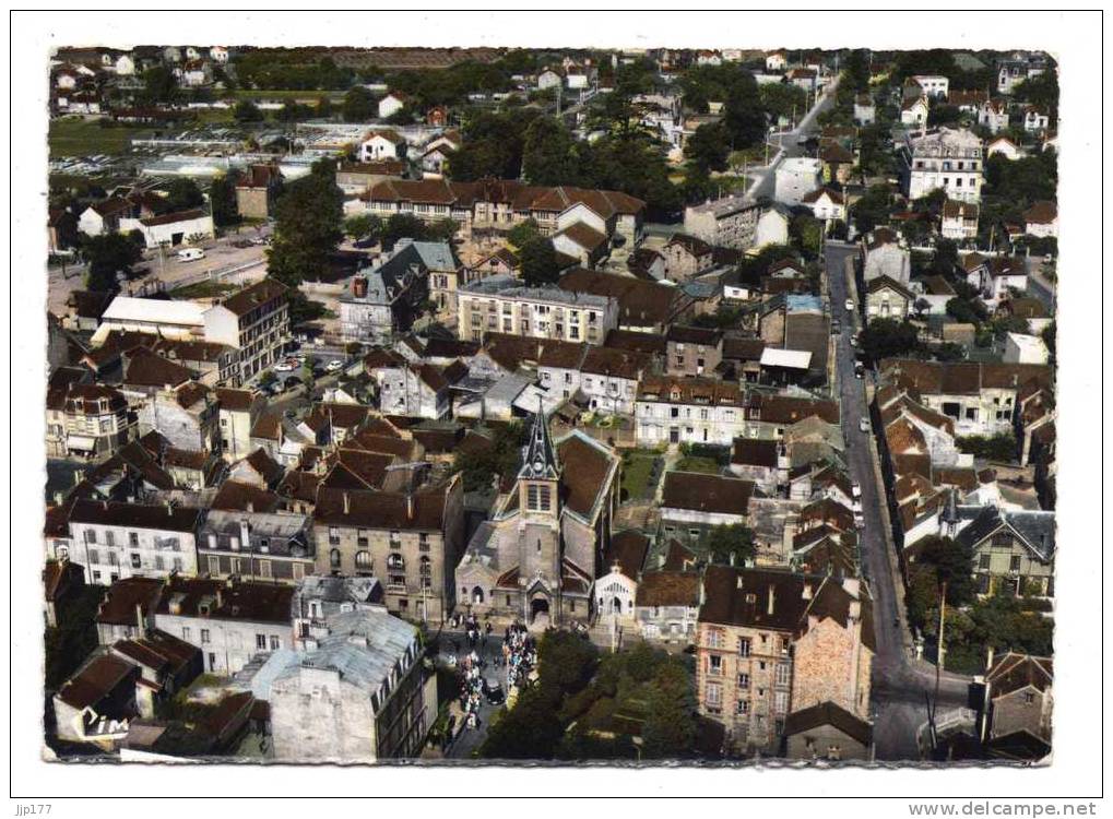 Saint Gratien Vue Aerienne Sur La Ville Centrée Sur L'eglise Animée Jour De Communion Ou Mariage ?? Ecrite En 1965 - Saint Gratien