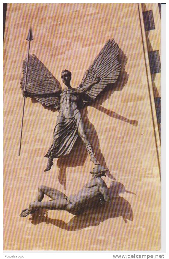 (UK325) COVENTRY CATHEDRAL. EPSTEIN´S BRONZE STATUE OF ST. MICHAEL AND THE DEVIL - Coventry